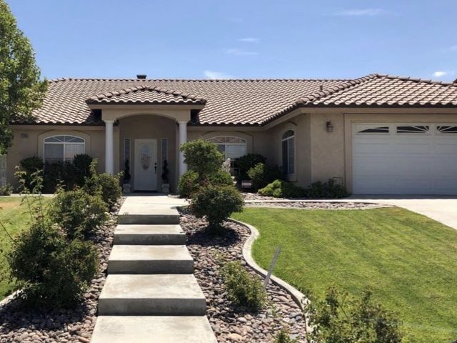 Gallery Image for CHANTILLY LACE MANOR in HESPERIA, CA