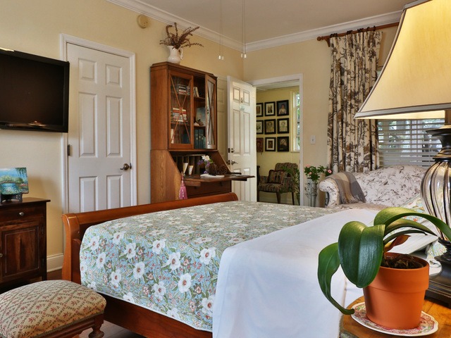 Gallery Image for BAY OAKS HISTORIC RETIREMENT RESIDENCE INC in MIAMI, FL