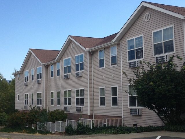 Gallery Image for Redwood Terrace in Grants Pass, OR