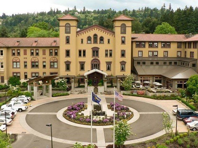 Gallery Image for Mary's Woods in LAKE OSWEGO, OR