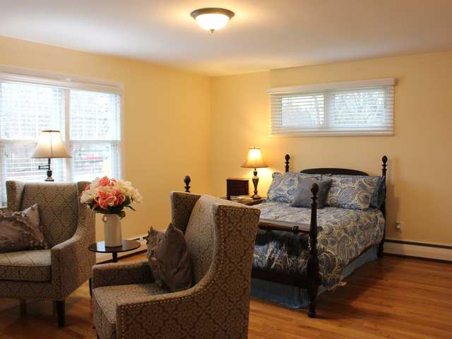 COMMONWEALTH HOUSE Assisted Living Residence in Warwick, RI