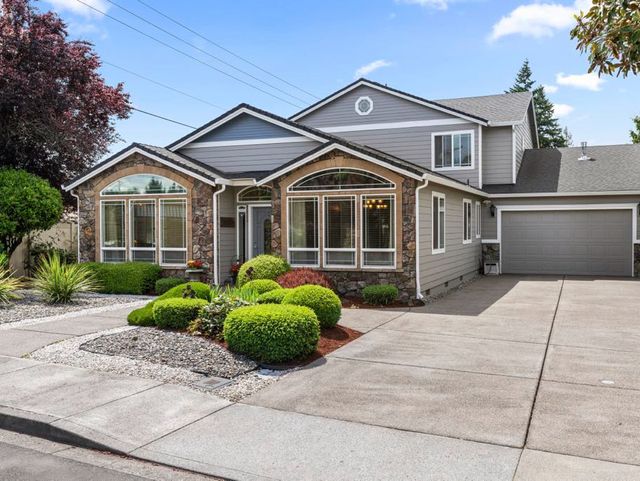 Gallery Image for At Victoria's Family Home in Vancouver, WA