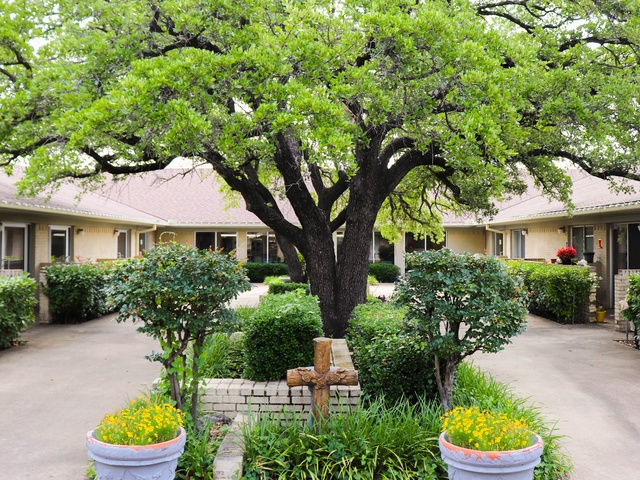 Gallery Image for ARLINGTON VILLAS REHABILITATION AND HEALTHCARE CEN in ARLINGTON, TX
