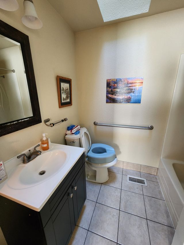 SKYLINE MANOR Adult Foster Home - Class 2 in Salem, OR