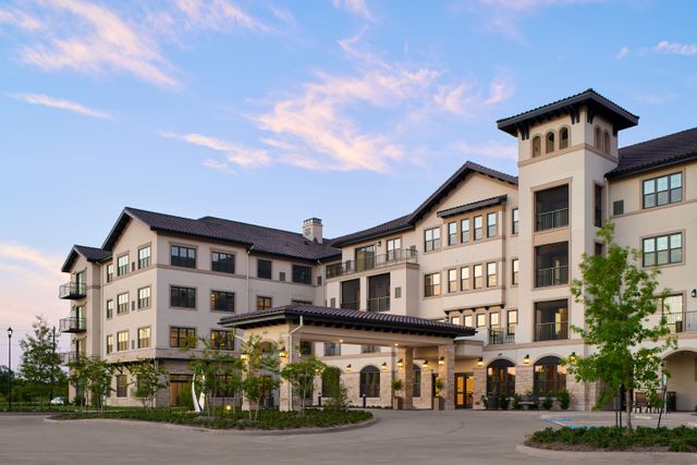 GRAND LIVING AT RIVERSTONE Assisted Living Facility in Sugar Land, TX