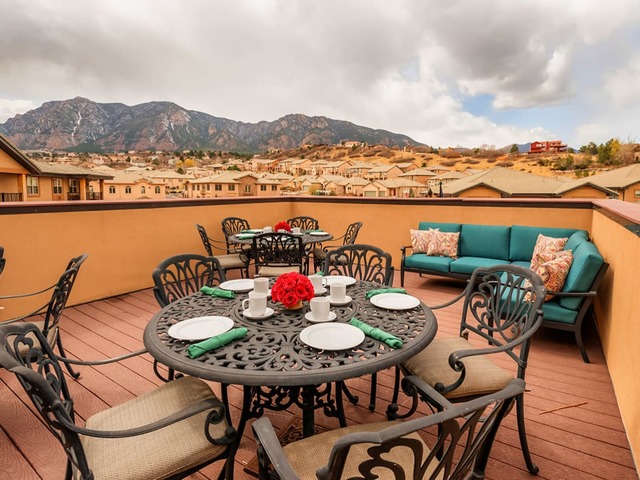 PALISADES AT BROADMOOR PARK Assisted Living Residence - Private Pay in Colorado Springs, CO