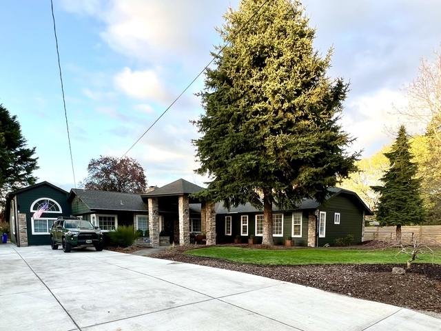 Glendoveer Senior Living Adult Foster Home - Class 2 in Portland, OR