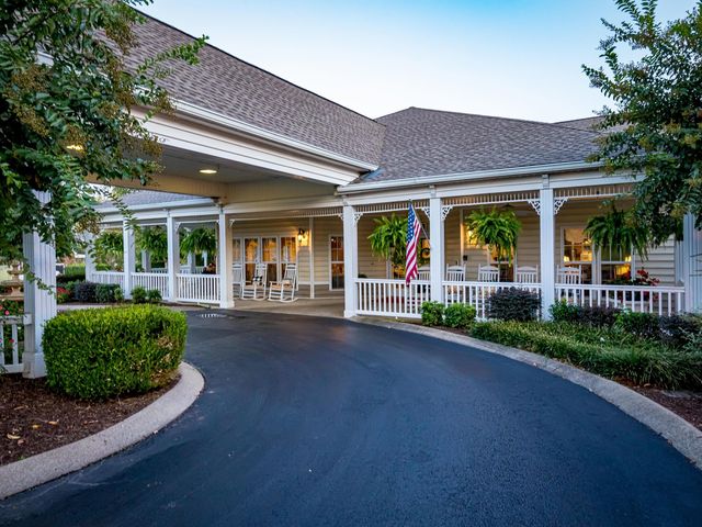 Charter Senior Living of Gallatin Assisted Living Facility in Gallatin, TN