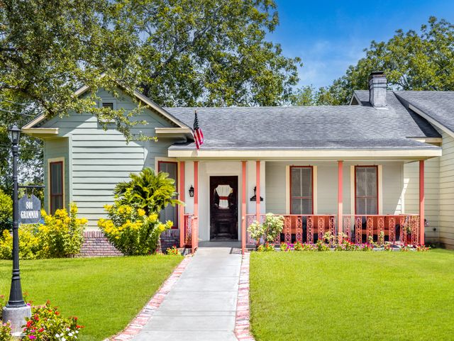 801 Gramman Assisted Residence Assisted Living Facility in Beeville, TX