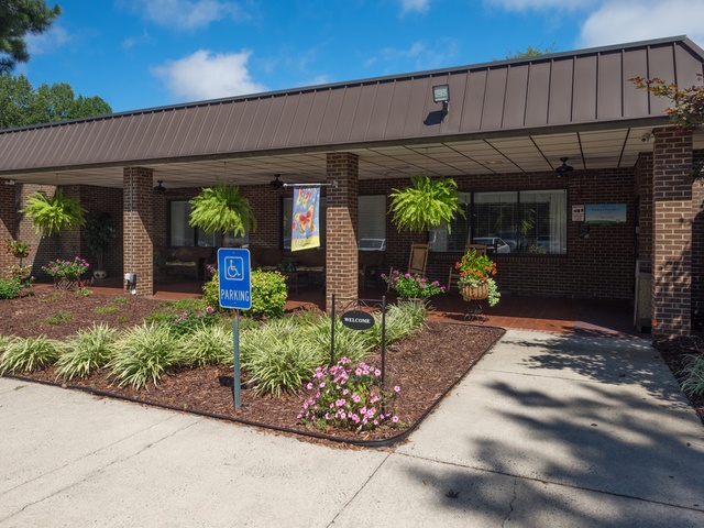 WHITE OAK MANOR - BURLINGTON home care agency in Burlington, NC