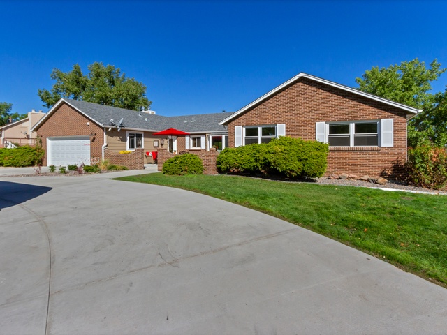 THE GARDENS CARE HOMES - QUAKER ACRES Assisted Living Residence - Private Pay in Arvada, CO